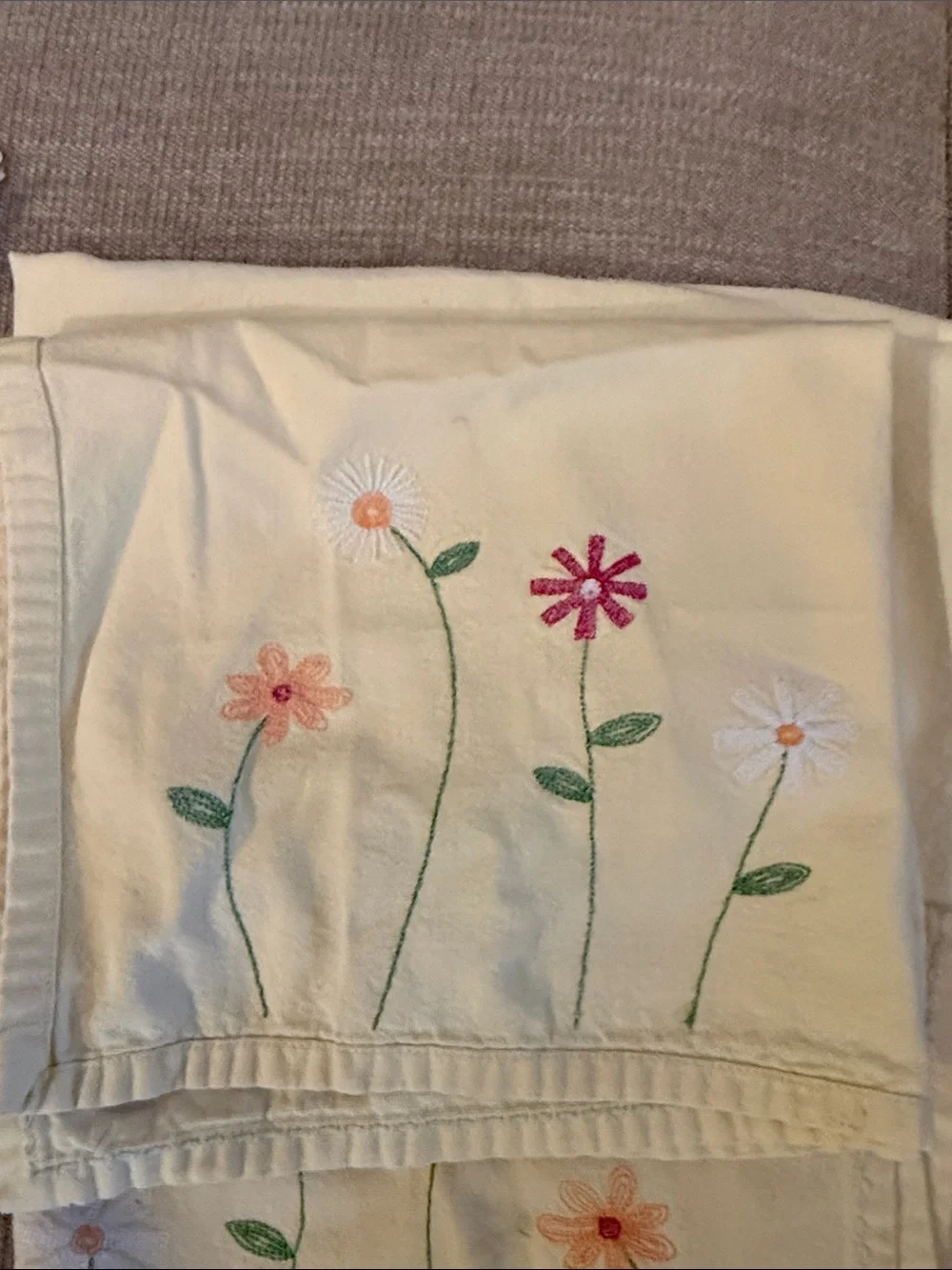 VINTAGE CLOTH NAPKINCream Embroidered Floral Set - Cream Daisy Design